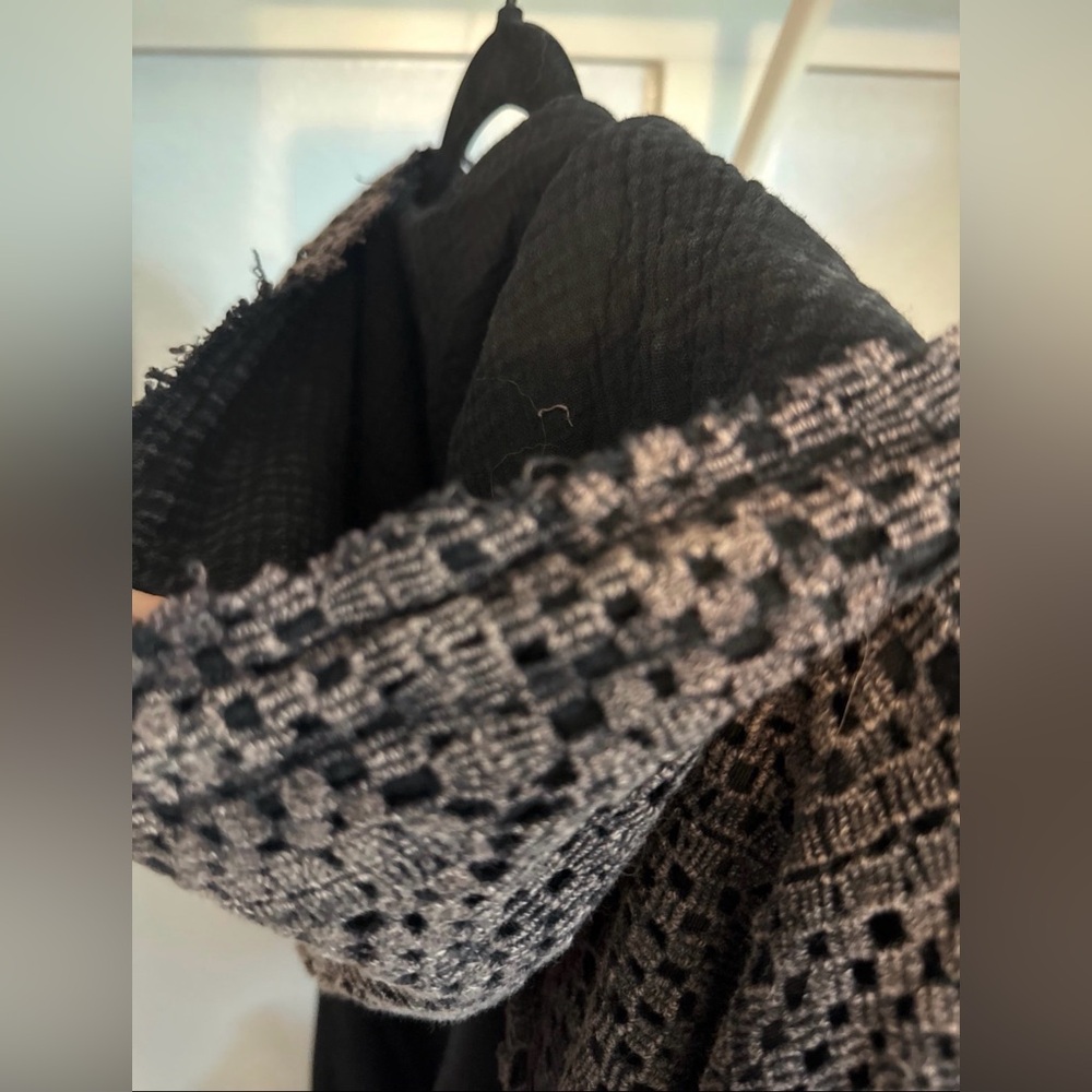 Oli & Hali Solid Color Open Twist Back Jacket in Black NWOT SMALL - Picture 10 of 12